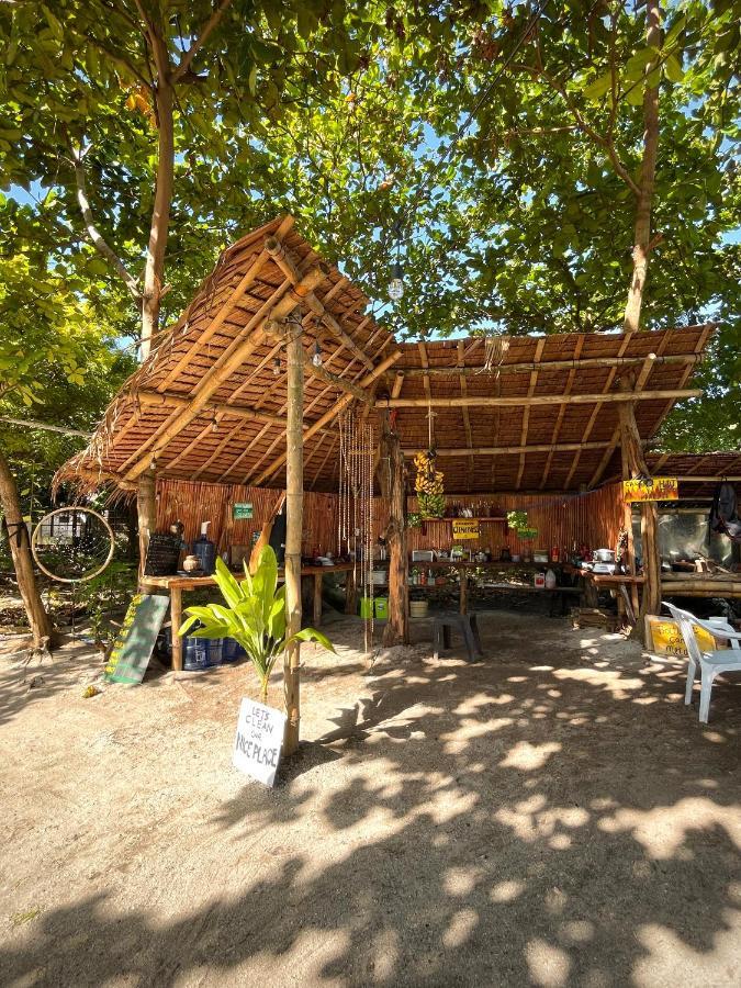 Albergue Tribal Huts Community Daanbantayan Exterior foto