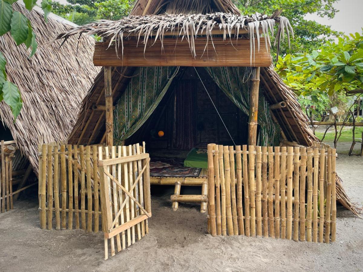 Albergue Tribal Huts Community Daanbantayan Habitación foto