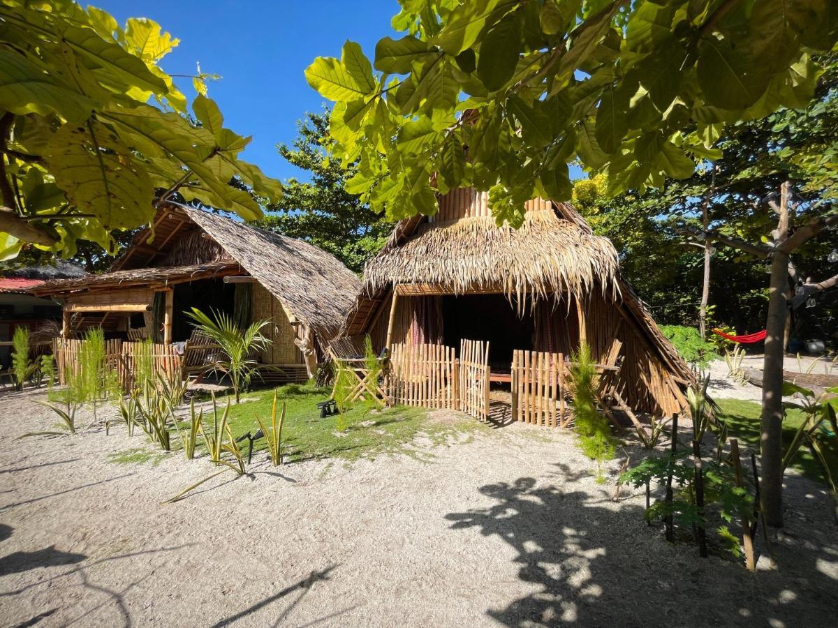 Albergue Tribal Huts Community Daanbantayan Exterior foto