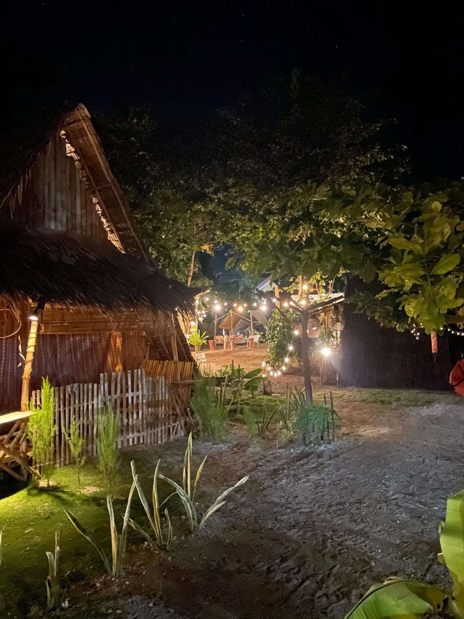 Albergue Tribal Huts Community Daanbantayan Exterior foto
