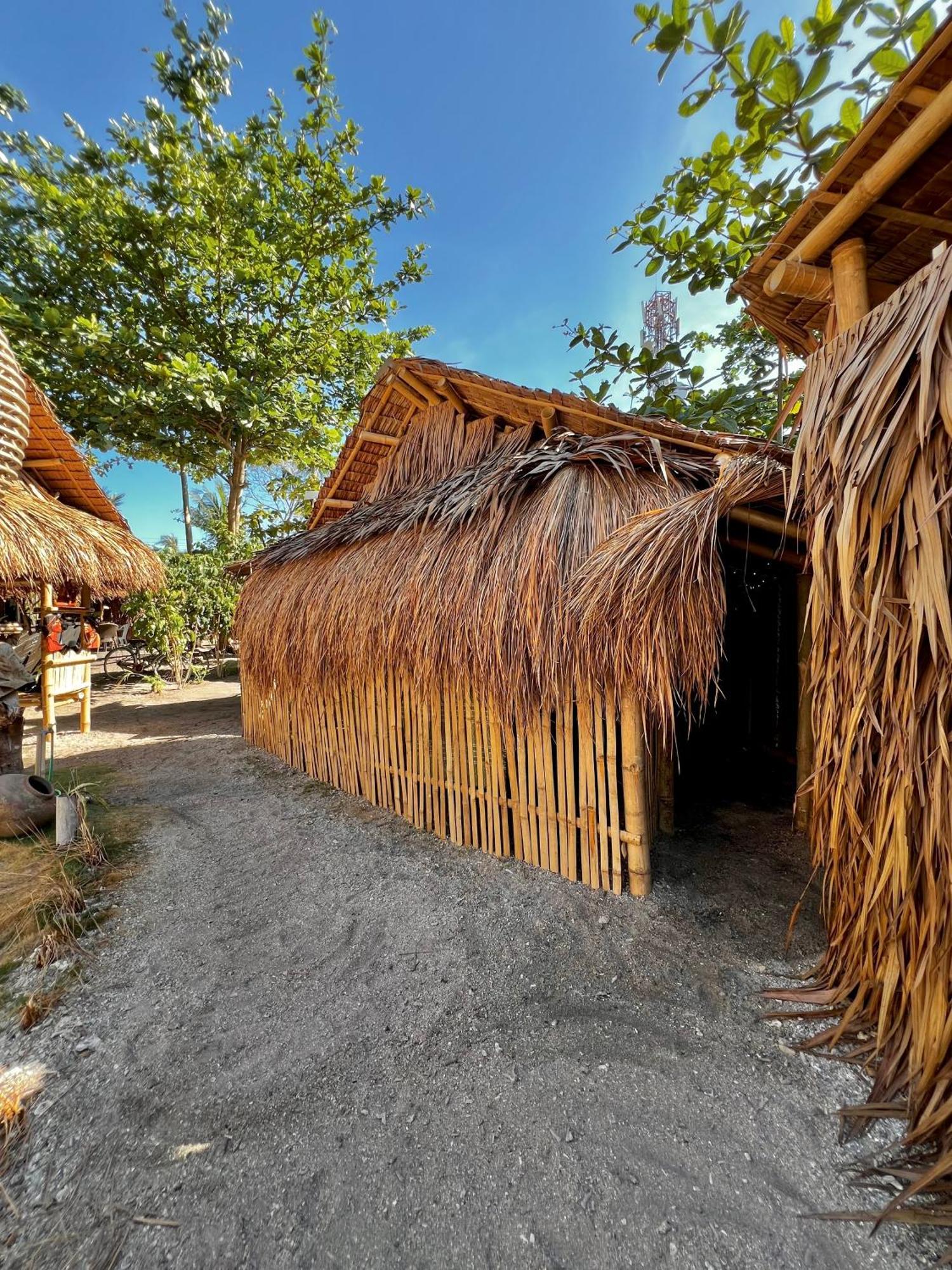 Albergue Tribal Huts Community Daanbantayan Exterior foto